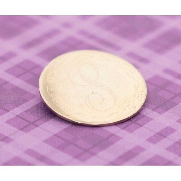 Vintage Minimalist Letter S Light Gold Tone Circular Brooch - V3 - Picture 2 of 3